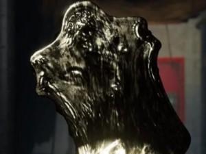 《以何氏汤泉真相揭秘》（游戏中的历史事件和谜团）